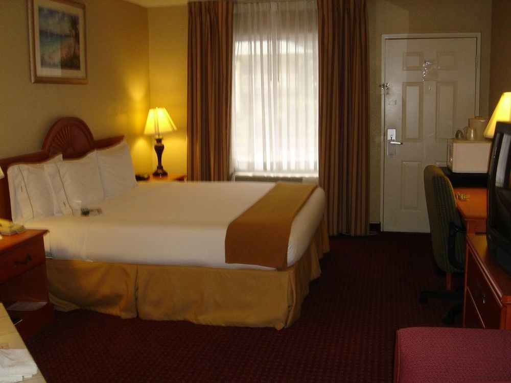 فندق إيكونو لودج إن آند سويتس ماريانا الغرفة الصورة
